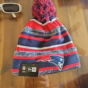 New England Patriots BEANIE Hat New Era NFL On Field Sport Knit Removable Pom NW